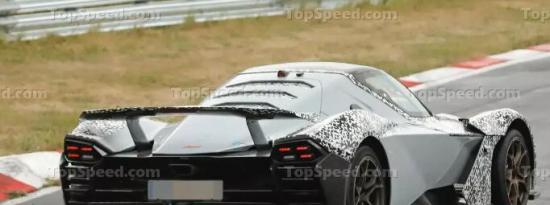 2023 KTM X-BOW GT-XR原型车在纽伯格林赛道上飞驰