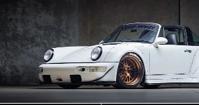 这款RWB964Carrera2是中井山的第一款保时捷911Targa车型