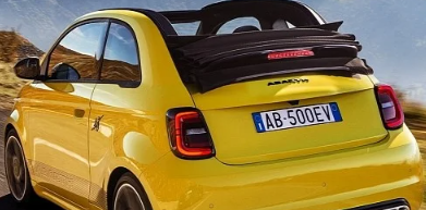 2023Abarth500e几乎降低车顶以预览即将推出的CabrioVariant