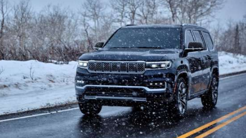 2023 Jeep Grand Wagoneer 荣获冬季最高荣誉