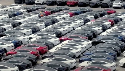 上海停车场堆积了数百辆新特斯拉Model3