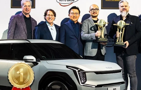  贪婪的起亚EV9双夺世界年度汽车奖和世界电动汽车奖(图1)