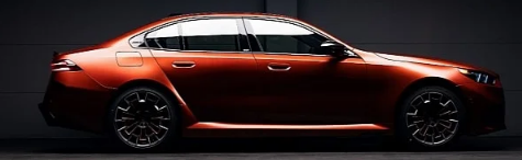 首款2025款宝马M5是一款非常昂贵的轿车