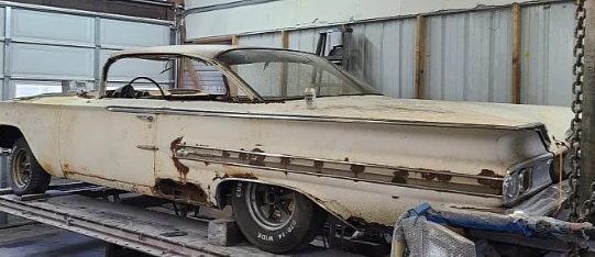 粗糙的1960款雪佛兰Impala348引擎盖下隐藏着神秘消息